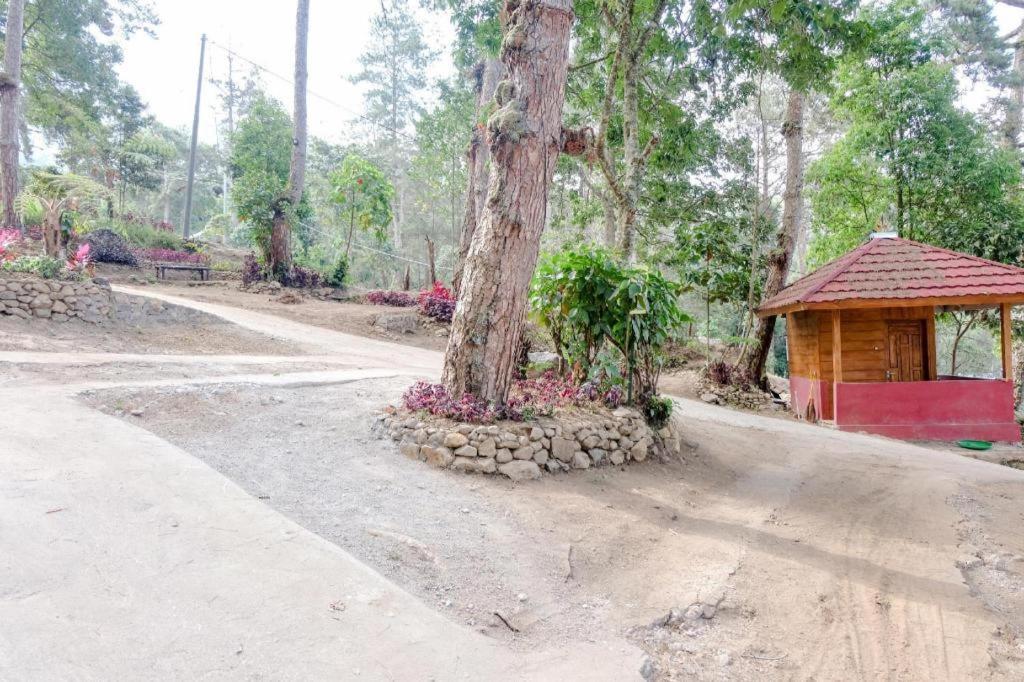 Oyo 1175 Oemah Djowo Resort Magetan Dış mekan fotoğraf